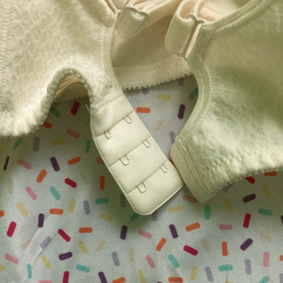 NEW Wireless Amoena Bra - Picture 2 of 4